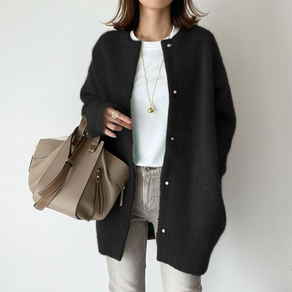 Elegant cardigan with pockets in refined knit