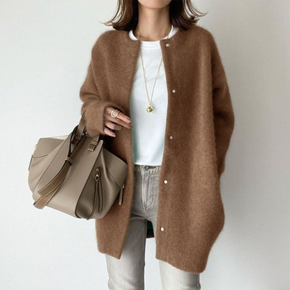 Elegant cardigan with pockets in refined knit