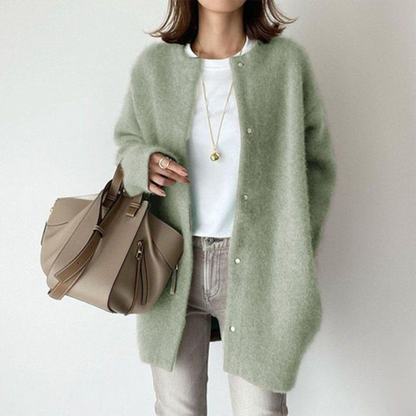 Elegant cardigan with pockets in refined knit