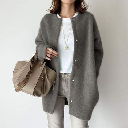 Elegant cardigan with pockets in refined knit