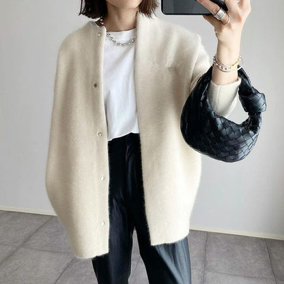 Elegant cardigan with pockets in refined knit