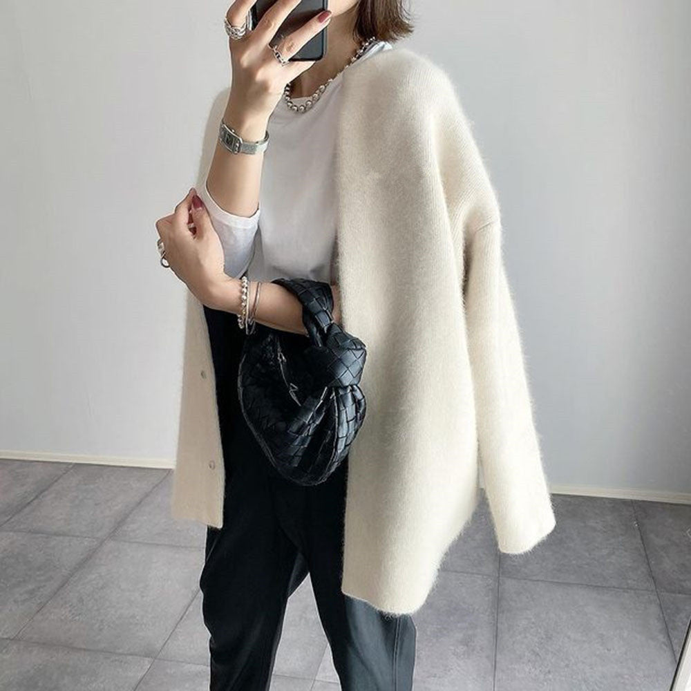 Elegant cardigan with pockets in refined knit